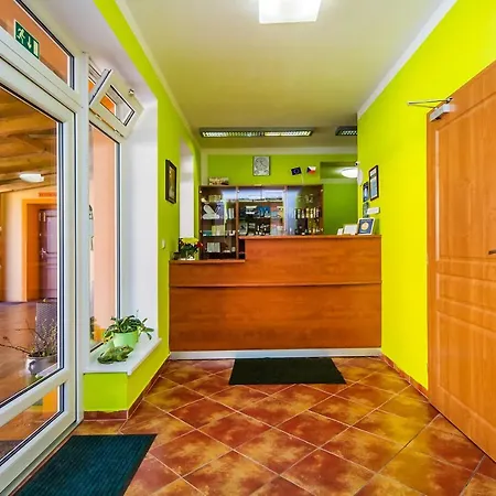 Otel & Motorest V Udoli Zlateho Potoka 3*