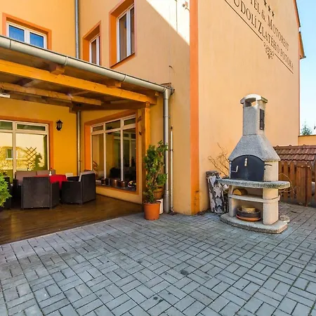 Hotel & Motorest V Udoli Zlateho Potoka Blsany