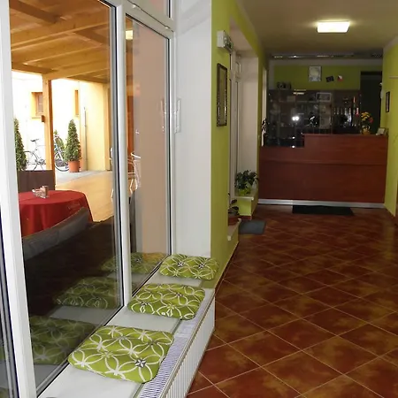 Otel & Motorest V Udoli Zlateho Potoka 3*