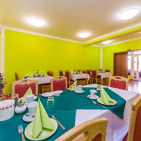 Hotel & Motorest V Udoli Zlateho Potoka Blsany