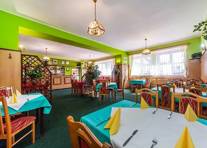 & Motorest V Udoli Zlateho Potoka Szálloda 3*